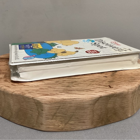 🟡 Sealed / New - VHS - Disney’s - Discover Spot - Bonus Puzzle Included - Rare - Picture 7 of 10